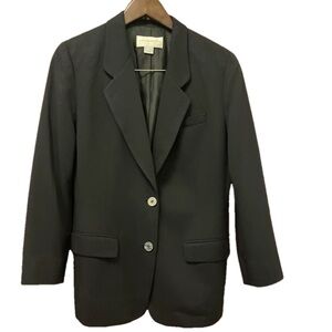 Liz Claiborne Sz 10P 2 button black blazer fully lined with pockets